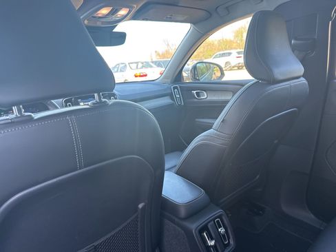 Used 2024 Volvo XC40 B5 Plus AWD/4WD image 17