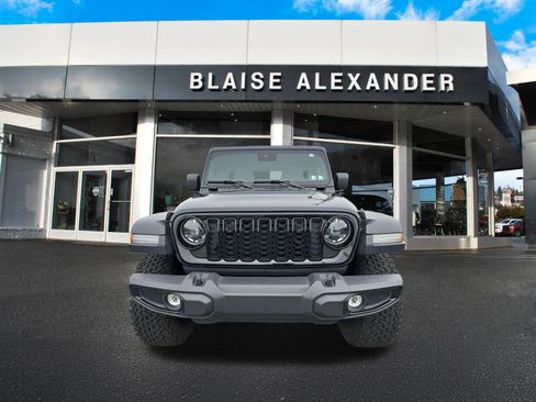 Used 2025 Jeep Wrangler Willys AWD/4WD image 7