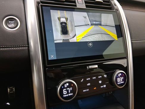 New 2025 Land Rover Discovery Dynamic SE image 26