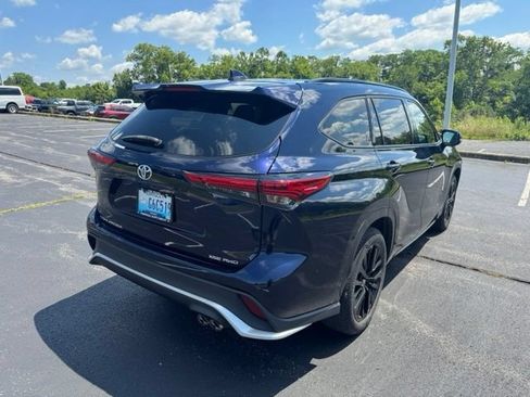 Used 2023 Toyota Highlander XSE AWD/4WD image 3