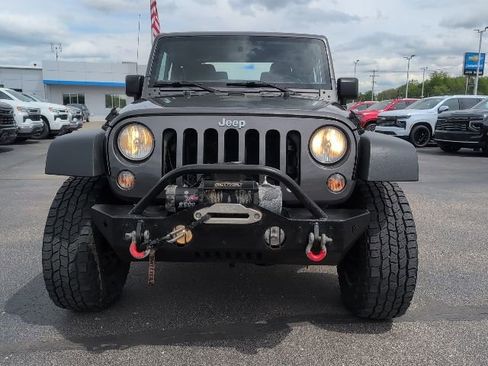 Used 2017 Jeep Wrangler Sport w/ Mopar Black Appearance Group AWD/4WD image 10