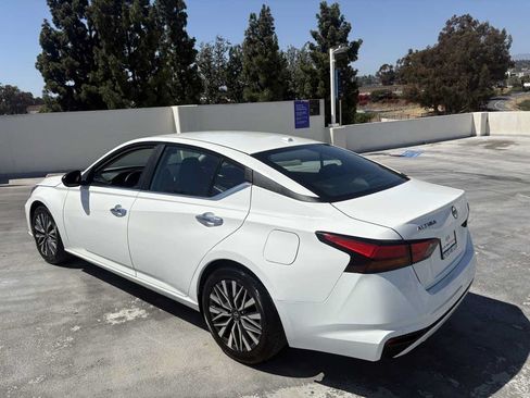 Used 2025 Nissan Altima 2.5 SV FWD image 7