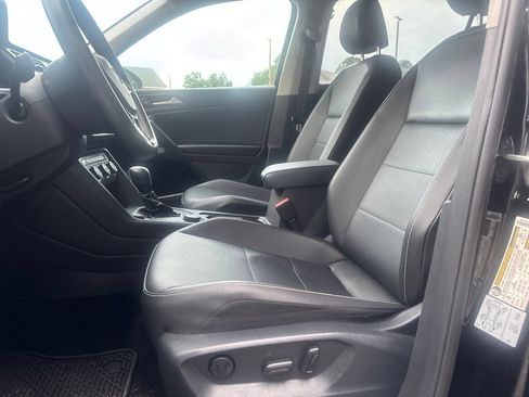 Used 2021 Volkswagen Tiguan SEL AWD/4WD image 49