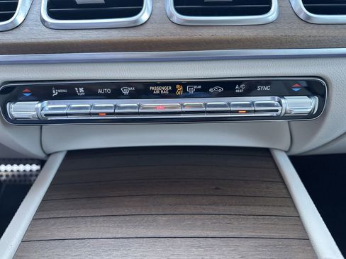 Used 2023 Mercedes-Benz GLS 450 4MATIC image 16