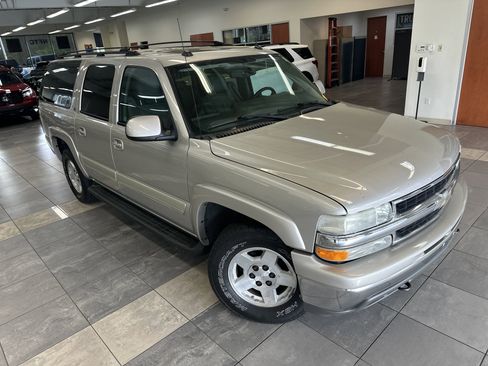 Used 2004 Chevrolet Suburban LT w/ Preferred Equipment Group image 9