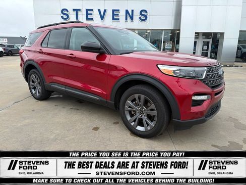 Used 2023 Ford Explorer XLT w/ Equipment Group 202A AWD/4WD image 3