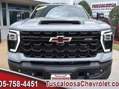 Used 2024 Chevrolet Silverado 2500 ZR2 w/ ZR2 Bison Edition image 4