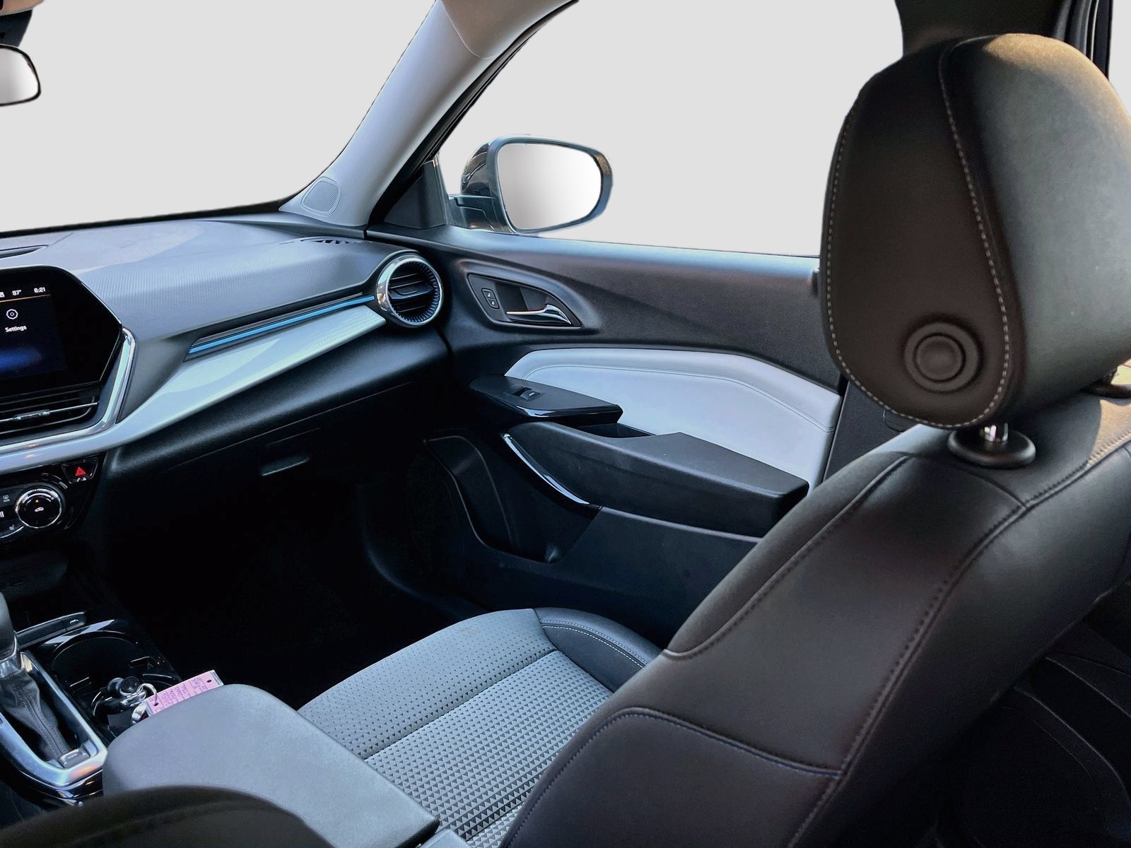 Used 2026 Chevrolet Trax LT w/ Sunroof Package FWD image 24