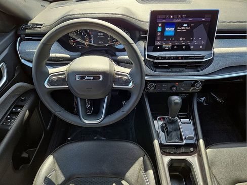 Used 2024 Jeep Compass Latitude image 18