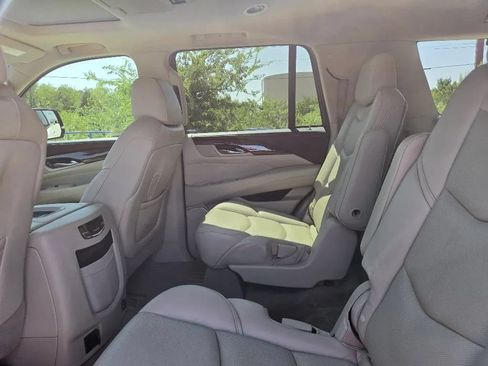 Used 2018 Cadillac Escalade Premium Luxury AWD/4WD image 17