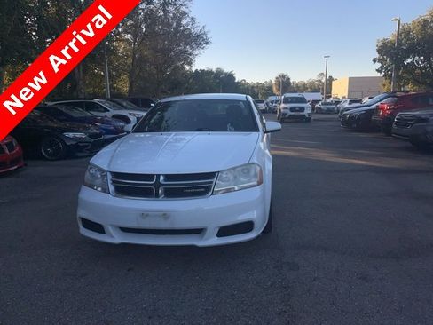 Used 2012 Dodge Avenger SXT image 3