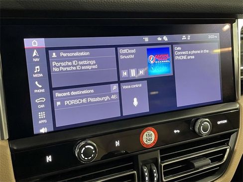 Certified 2025 Porsche Macan image 28