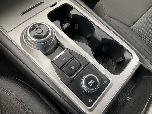 Used 2022 Ford Explorer XLT image 9