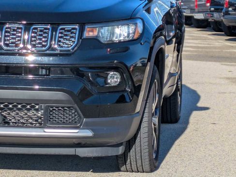 Used 2025 Jeep Compass Limited w/ Sun & Sound Group AWD/4WD image 10