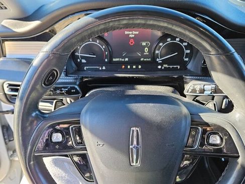 Used 2021 Lincoln Corsair Standard w/ Premium Package image 18