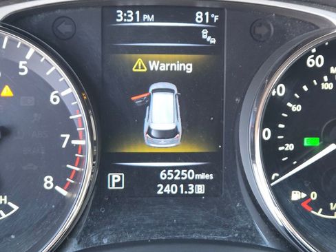 Used 2016 Nissan Rogue SV w/ SV Premium Package image 14