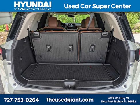 Used 2024 Nissan Pathfinder Platinum FWD image 12