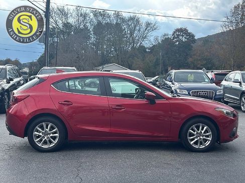 Used 2016 MAZDA MAZDA3 i Touring w/ Popular Equipment Package image 7
