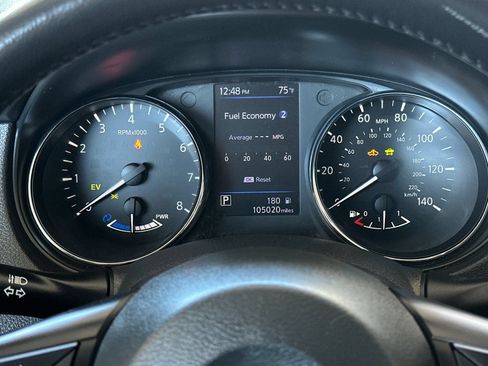 Used 2018 Nissan Rogue SV w/ Premium Package FWD image 24