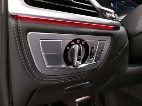 Used 2020 BMW 750i xDrive w/ Executive Package image 27