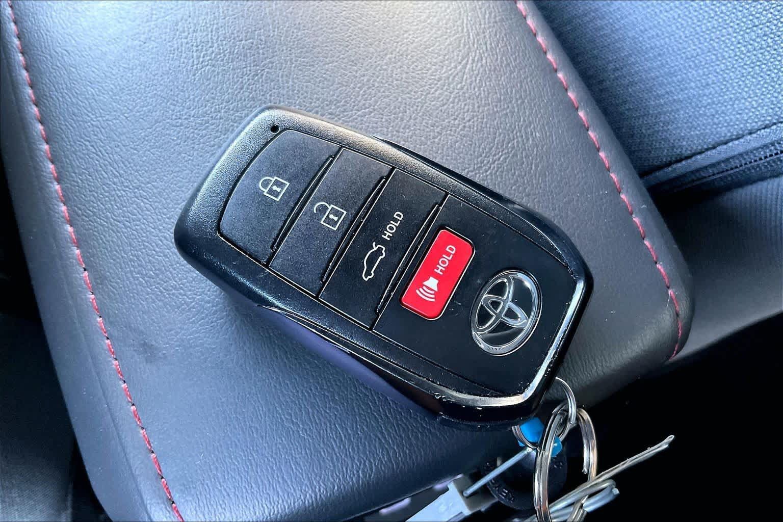 Used 2025 Toyota Corolla SE FWD image 15