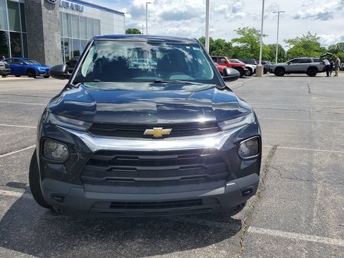 Used 2021 Chevrolet TrailBlazer LS FWD image 2