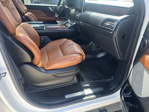 Used 2021 Lincoln Navigator Reserve w/ Luxury Package AWD/4WD image 3