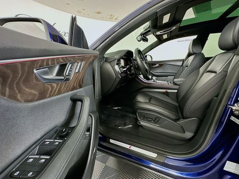 Used 2022 Audi Q8 Premium Plus w/ Premium Plus Package AWD/4WD image 19