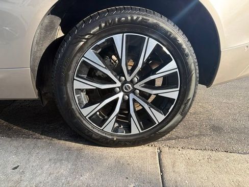 Used 2025 Volvo XC60 B5 Plus AWD/4WD image 41