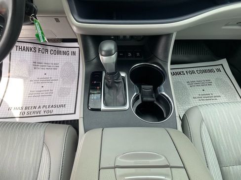 Used 2019 Toyota Highlander Plus AWD/4WD image 22