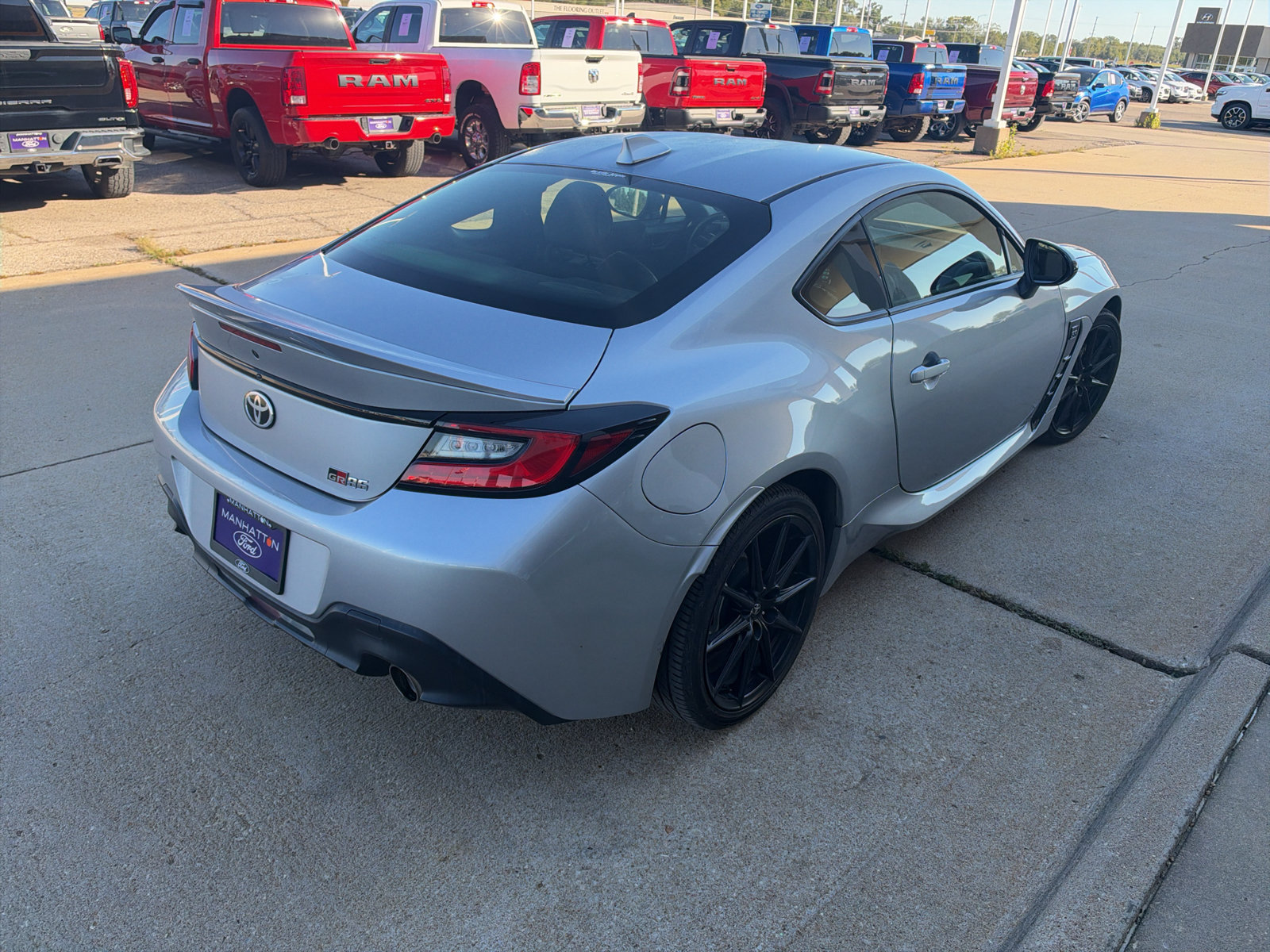 Used 2025 Toyota GR86 Premium w/ ALL Weather Mat Package (TMS) RWD image 6