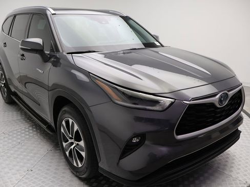 Used 2021 Toyota Highlander XLE FWD image 6