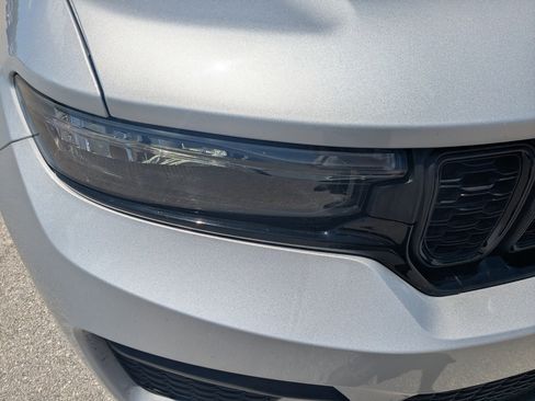 Used 2025 Jeep Grand Cherokee Altitude image 8