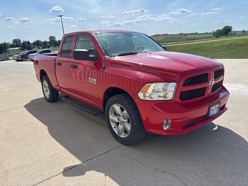 Used 2018 RAM 1500 Express w/ Express Value Package AWD/4WD image 3