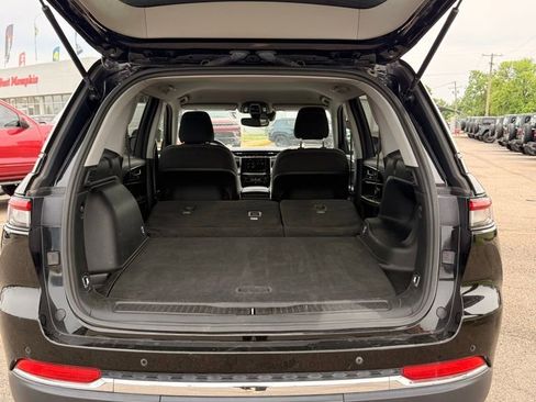 Used 2024 Jeep Grand Cherokee Laredo RWD image 25
