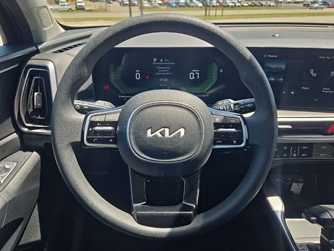 Used 2025 Kia Sorento LX FWD image 4