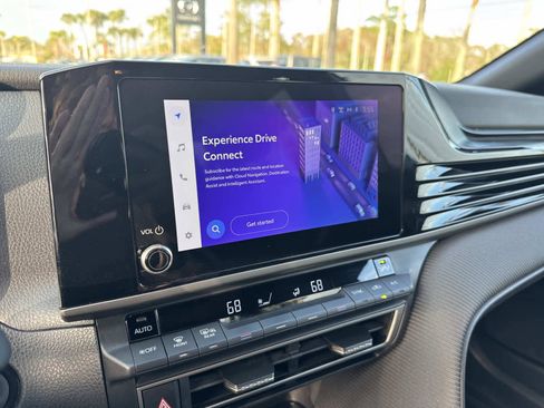 Used 2025 Toyota Camry SE image 25