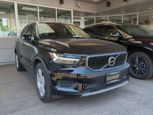 Used 2020 Volvo XC40 T5 Momentum w/ Protection Package AWD/4WD image 1