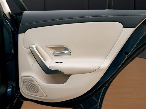 Used 2021 Mercedes-Benz CLA 250 4MATIC image 17