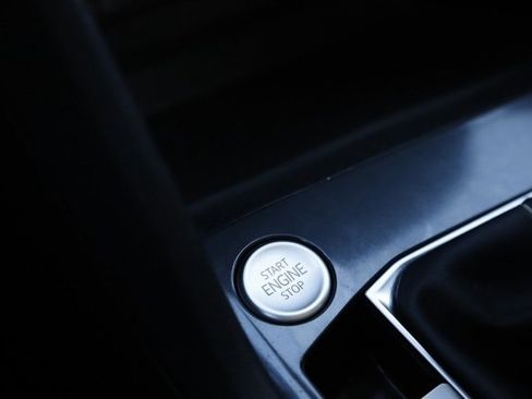 Used 2022 Volkswagen Tiguan SE image 23