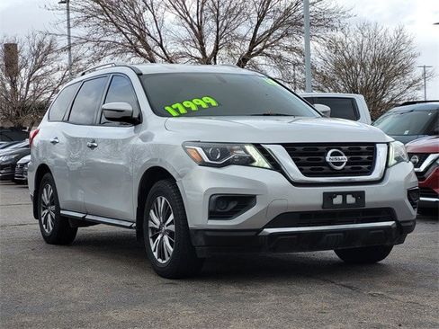 Used 2018 Nissan Pathfinder S image 1
