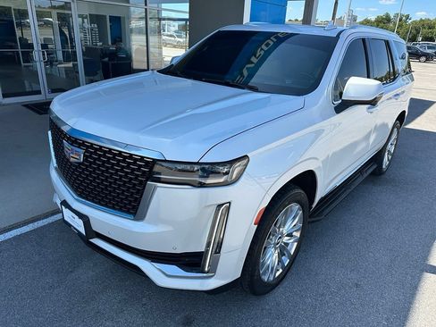 Used 2023 Cadillac Escalade Premium Luxury w/ LPO, Illumination Package RWD image 3