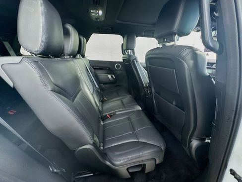 Used 2020 Land Rover Discovery SE image 35