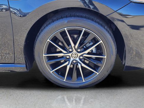 Used 2024 Toyota Camry SE image 6