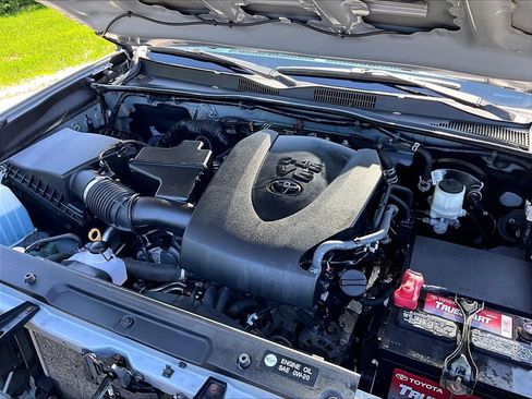 Used 2019 Toyota Tacoma TRD Sport w/ TRD Premium Sport Package AWD/4WD image 35