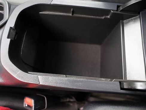 Used 2019 Toyota RAV4 LE image 29