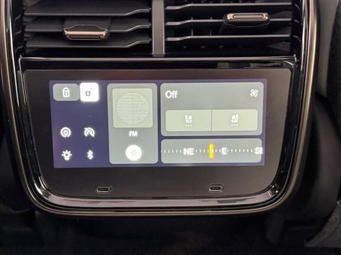 Used 2025 Rivian R1T Premium Tri AWD/4WD image 23