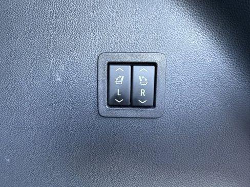 Used 2021 Buick Enclave Avenir w/ Avenir Technology Package image 16