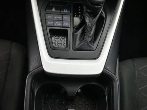 Used 2021 Toyota RAV4 XLE AWD/4WD image 18