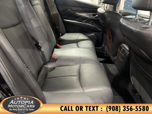Used 2017 INFINITI Q70 3.7 image 15